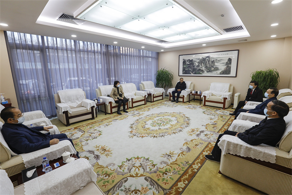 SPC judges inspect the Beijing Fourth Intermediate People's Court on trial of foreign-related commercial cases