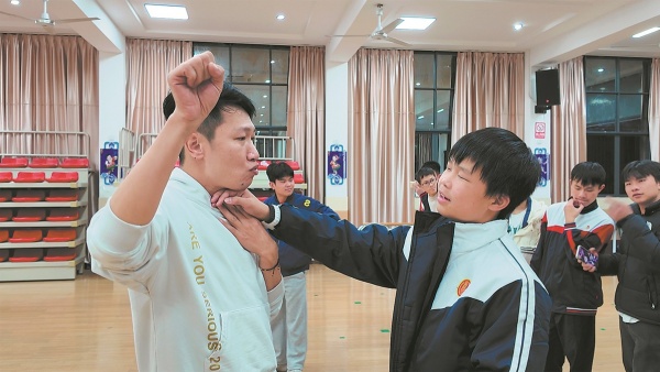 1765186725085049155.jpeg 692f8026a310d68600f3654a.jpeg