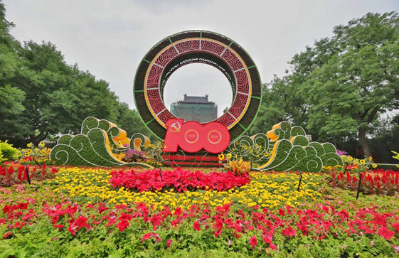 Floral decorations bloom in central Beijing for centenary