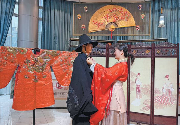 Small town in Shandong riding traditional fashion wave