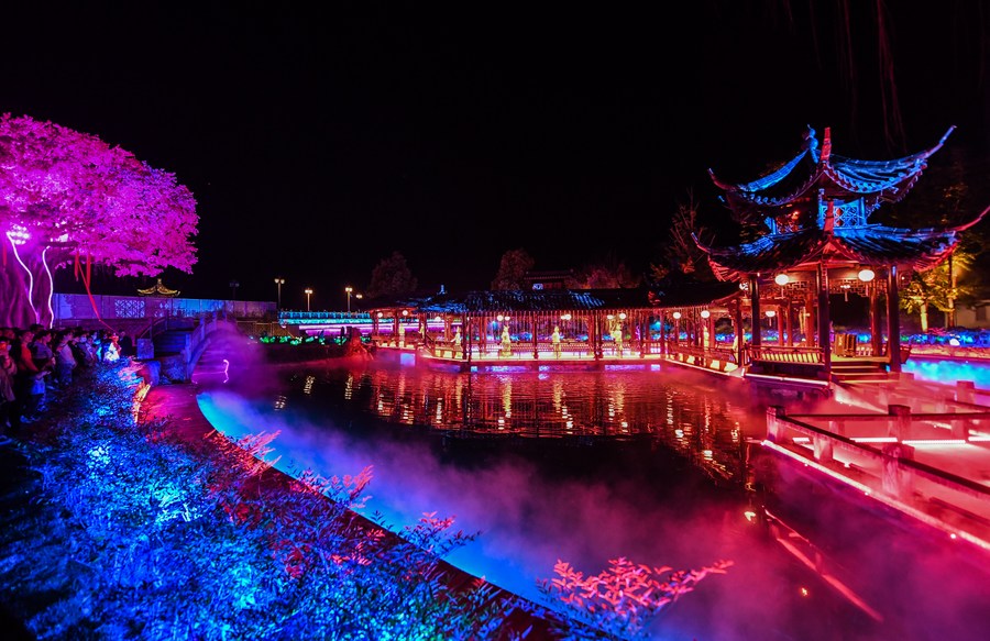 Nighttime economy enlivens Heqiao ancient town in Zhejiang 