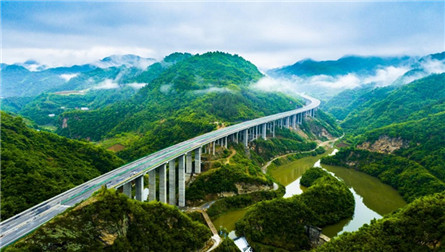 Highways become a fantastic window on China's development, vitality
