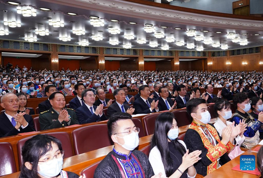 Chinese leaders watch gala featuring ethnic minority cultures.jpg