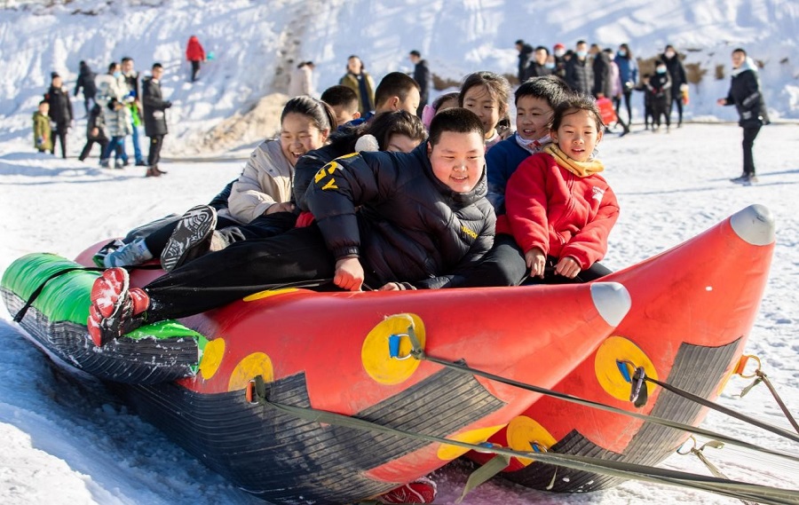 Ice and snow towns flourish in China4.jpg