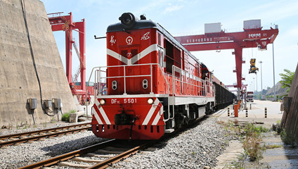 China-Europe freight trains break new records