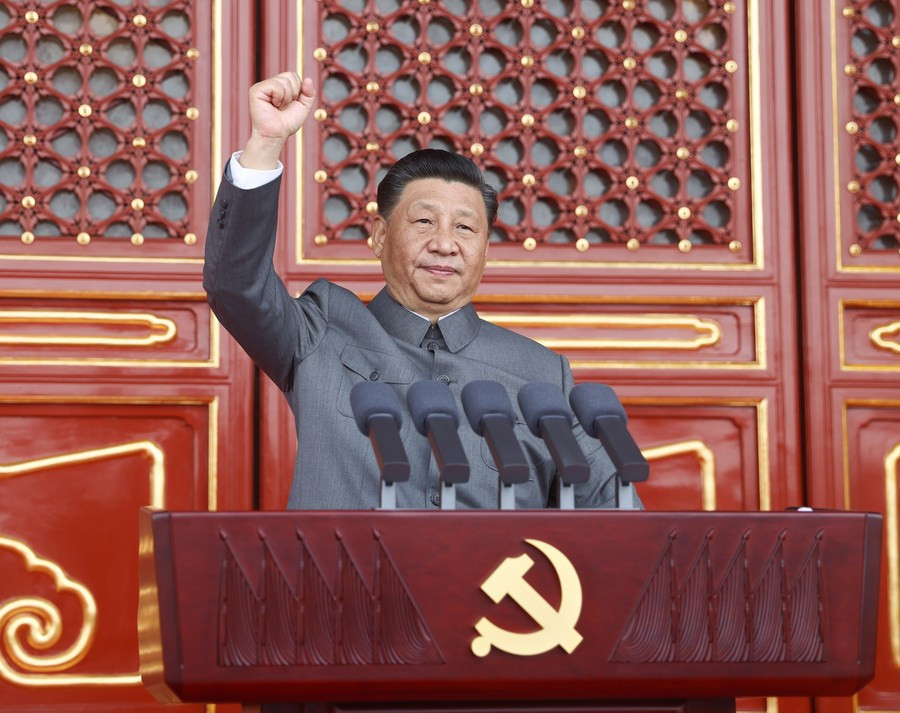 Profile: Xi Jinping leads China on new journey