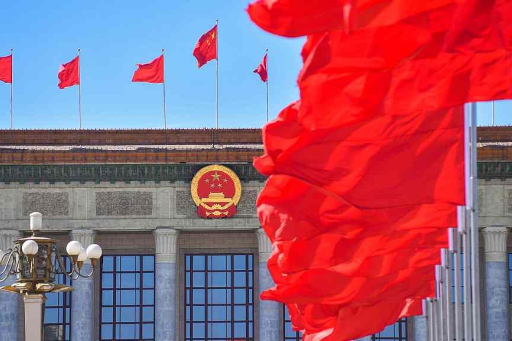 Xi attends plenary meeting of NPC annual session