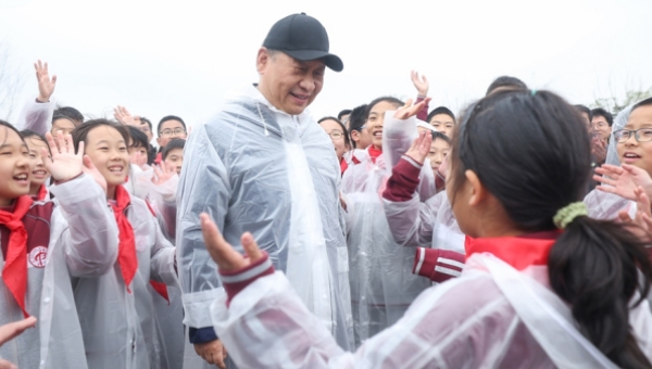 Xi plants trees in Beijing, urging more afforestation efforts for green development, building beautiful China