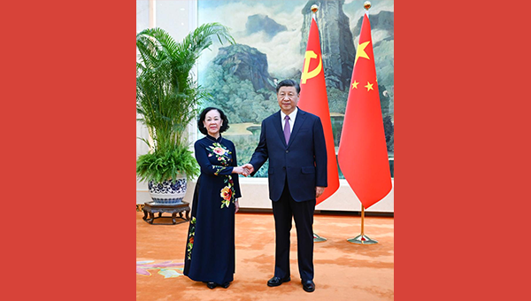 Xi meets with senior CPV official