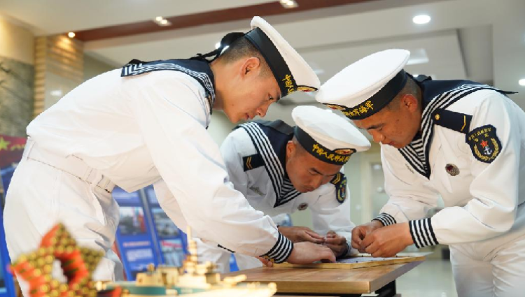 Xi urges submarine crew to become elite force