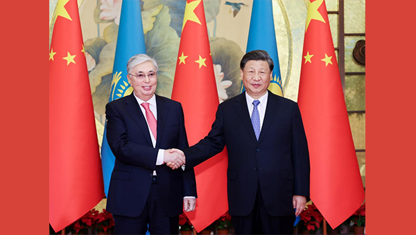 Xi holds talks with Kazakh president