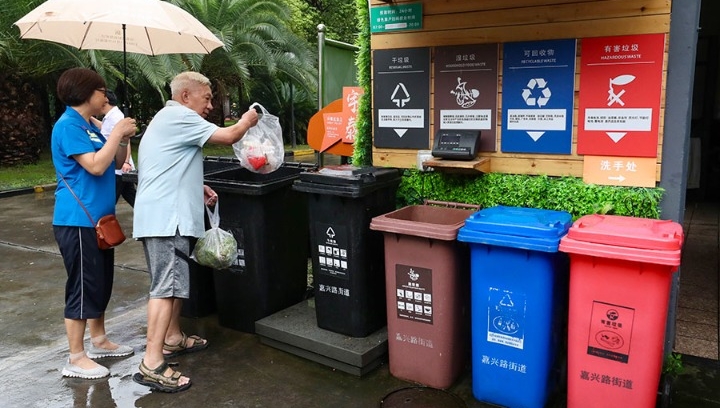 Xi urges efforts to promote garbage sorting as new fashion for low-carbon life