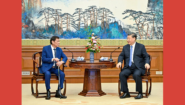 Xi meets former Philippine president