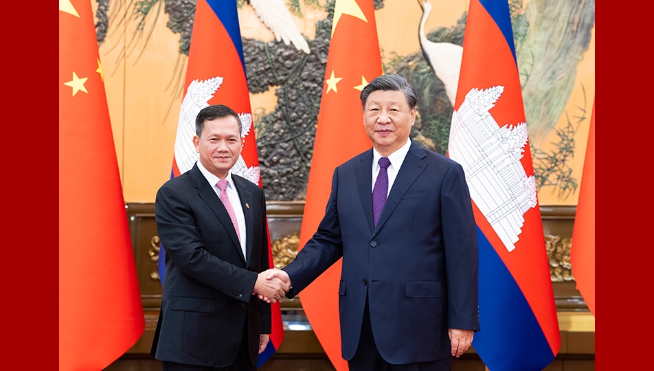 Xi meets Cambodian prime minister