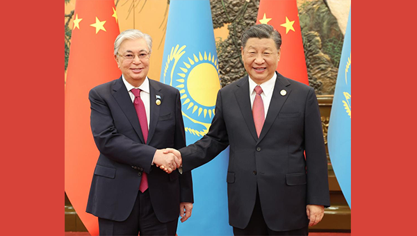 Xi meets Kazakh president