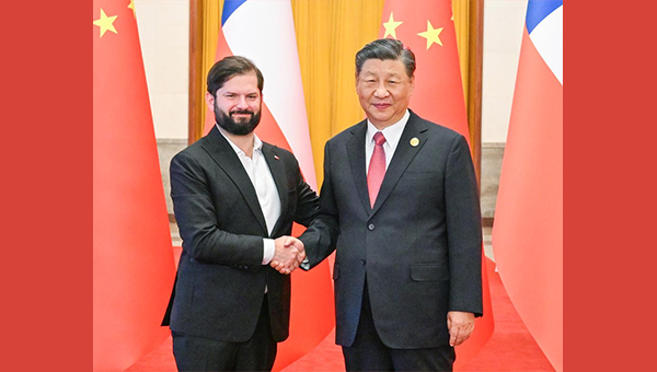 Xi holds talks with Chilean president