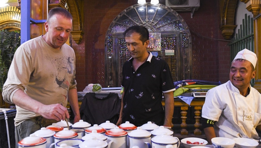 A vibrant city on ancient Silk Road -- Kashgar in the eyes of foreign tourists