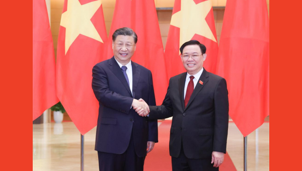 Xi says China, Vietnam, under new circumstances, should move forward on path of friendship, cooperation