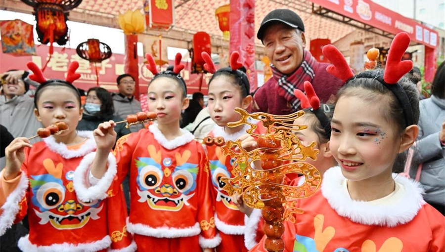 Fair attracts tourists during Lunar New Year celebrations in east China's Qingdao