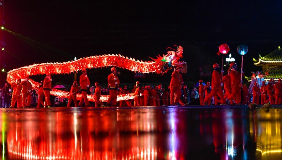 Chinese people celebrate Lantern Festival with joy, hope