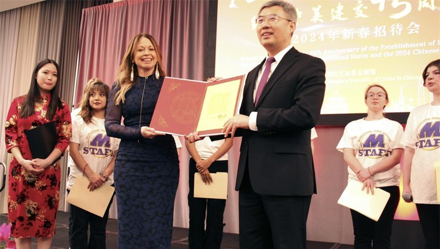 President Xi Jinping's letter presented to American students