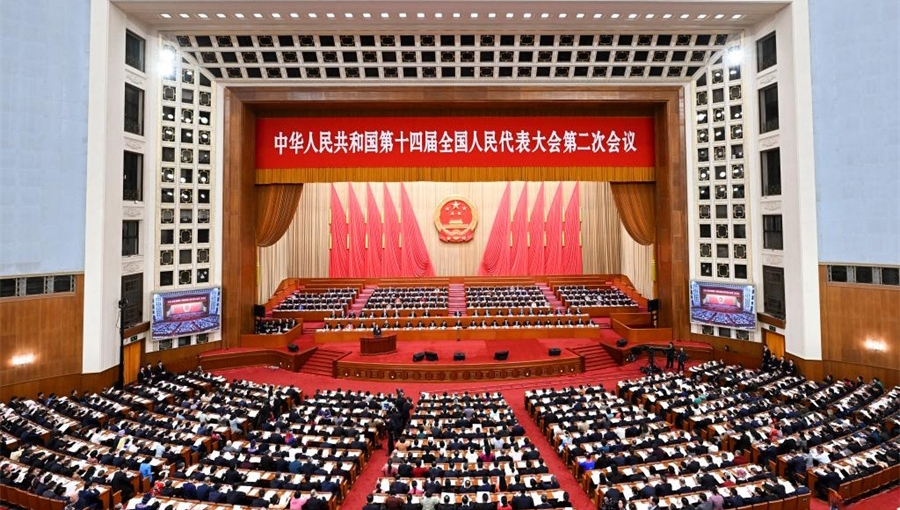 Xi attends plenary meeting of NPC annual session