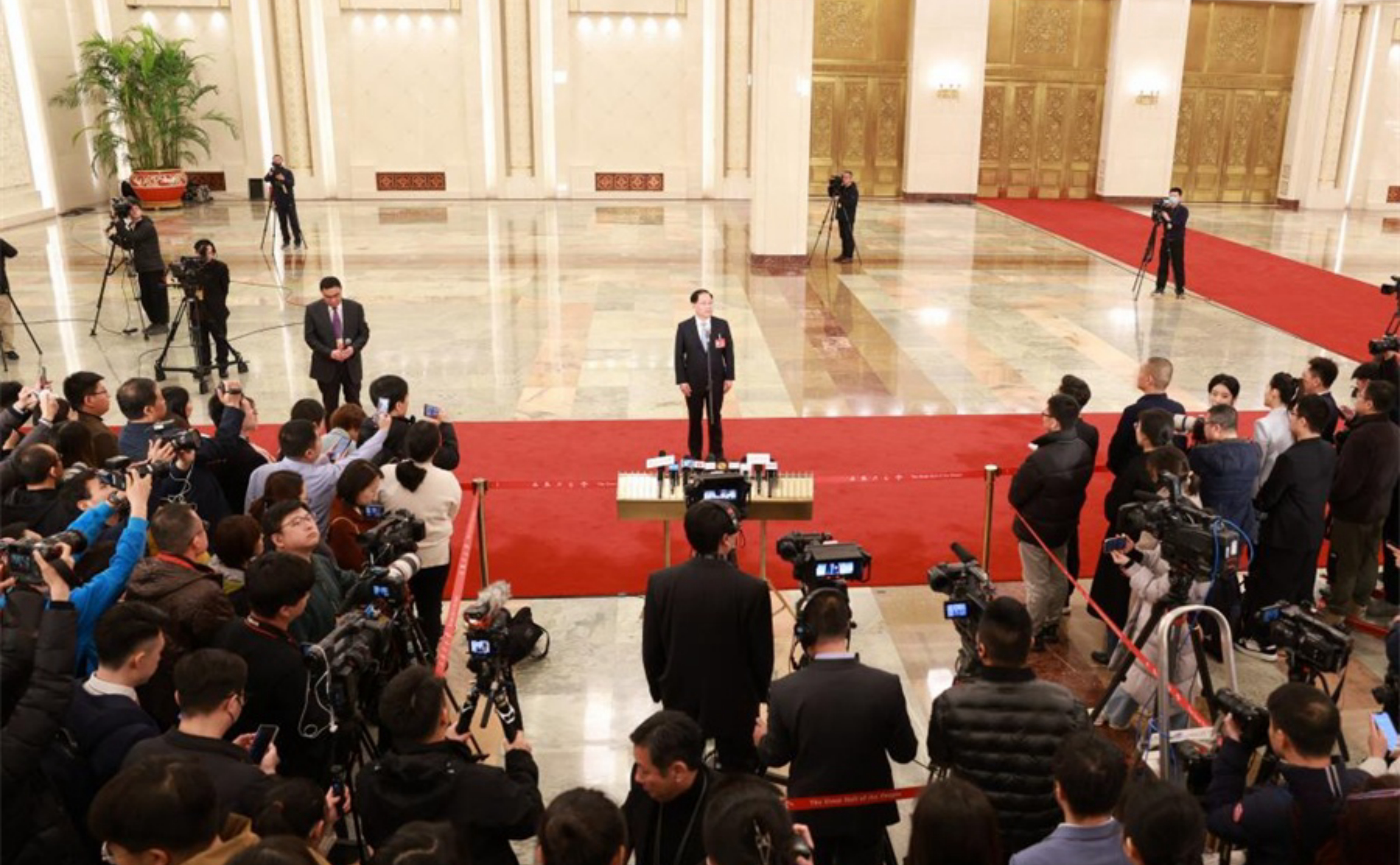 Ministers interviewed after 2nd plenary meeting of 2nd session of 14th NPC