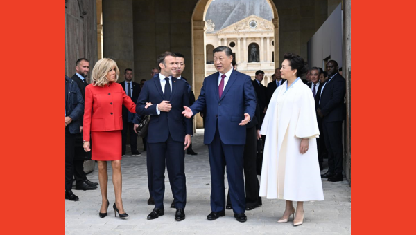 Xi attends welcome ceremony held by Macron