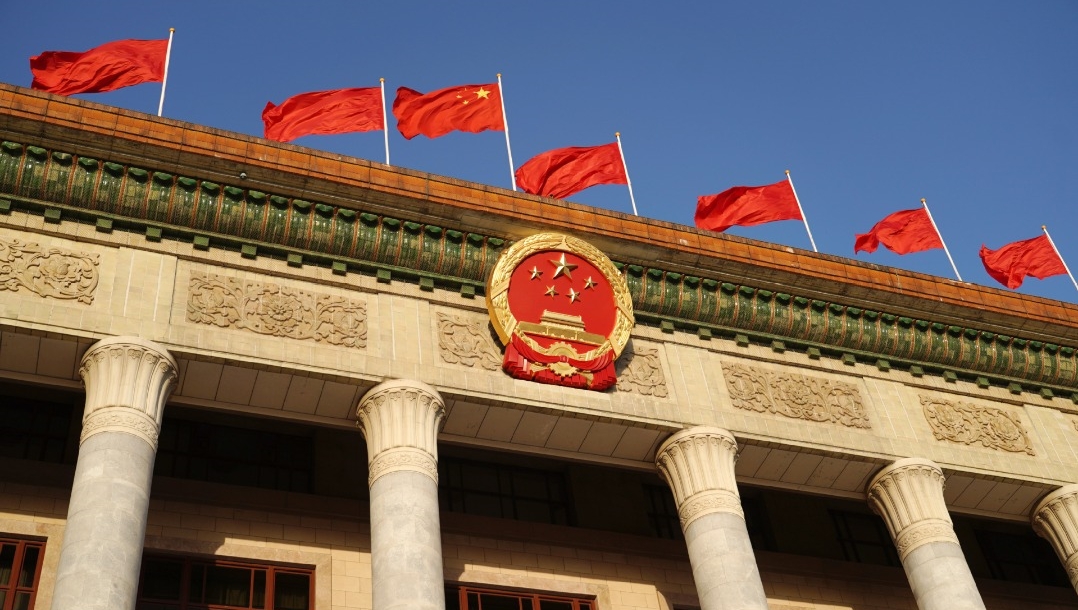中国共产党领导层审查加快中部地区发展的措施和化解金融风险的规定