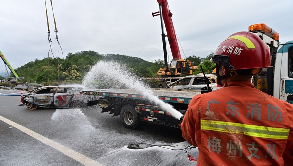 Xi directs rescue operation, safety overhaul following fatal road collapse in south China