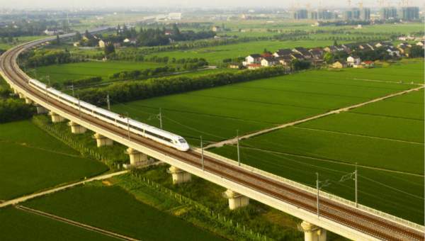 New transport hub rises in East China
