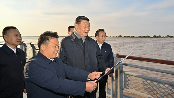 Xi inspects Yellow River estuary