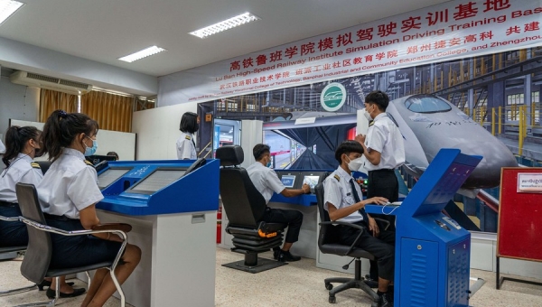 Talent development cooperation running along China-Thailand railway
