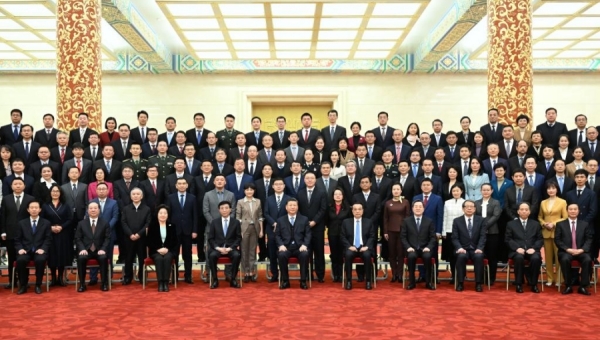 Xi meets journalist representatives