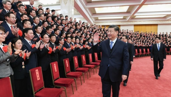 Xi meets with role models for building peaceful China