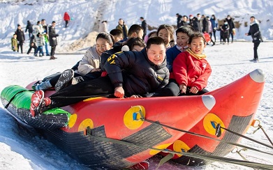 Ice and snow towns flourish in China