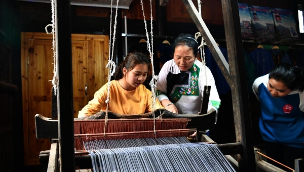 Traditional handcrafts give impetus to China's rural vitalization