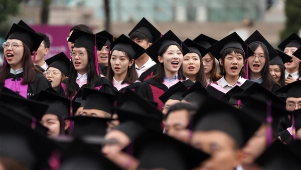 More Chinese receive higher education