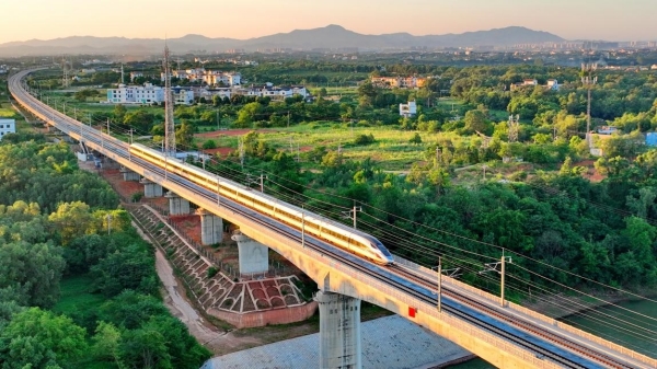 High-speed railways boost China's tourism