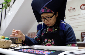 Weaving the art of Zhuang embroidery into everyday life
