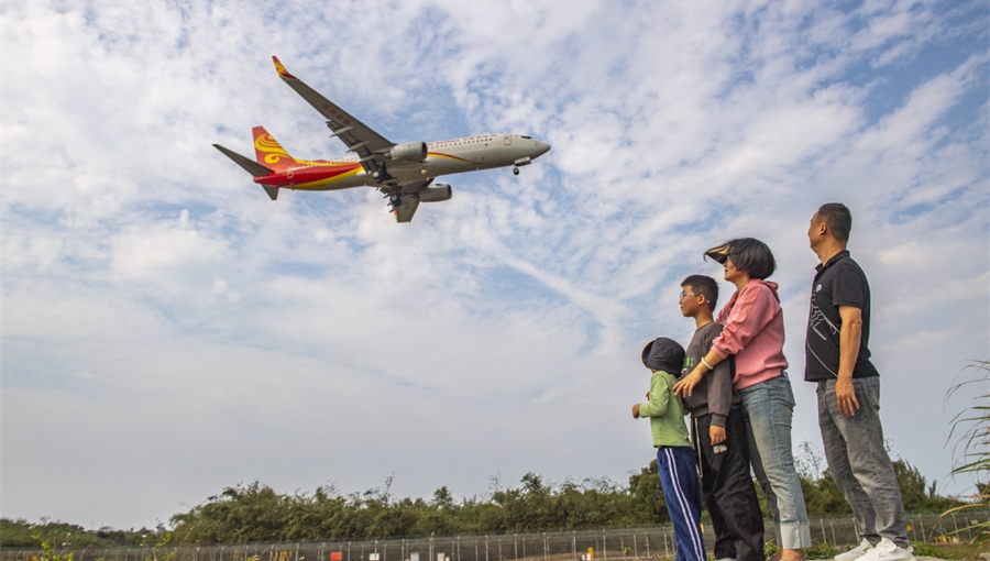 Hainan's visa-free policy sparks surge in inbound tourism