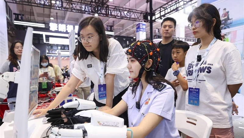 China accelerates efforts to develop brain-computer interface technology