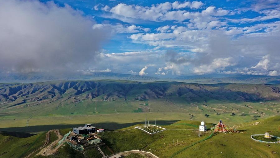 Tracing climate change on roof of world