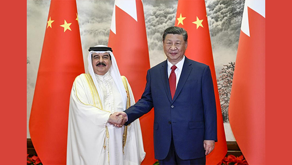 Xi holds talks with Bahrain's king