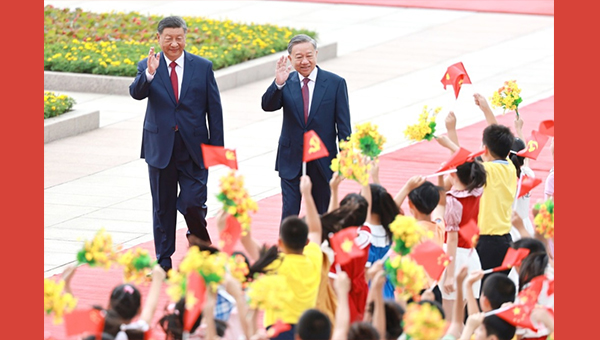 Xi holds talks with Vietnam's top leader To Lam in Beijing