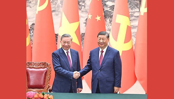 Xi, Lam hold talks, guiding development of China-Vietnam community with shared future