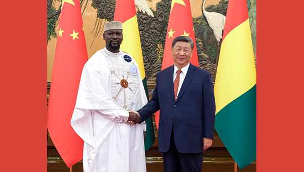 Xi meets Guinean president