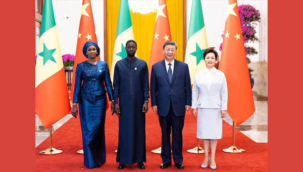 Xi holds talks with Senegalese president