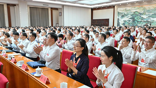 China awards model teachers, education institutions as Teachers' Day nears