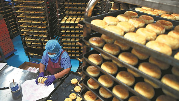 Mooncake-making village ramps up production ahead of festival